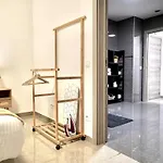 דירה Chic Loft Facing Neo-gothic Church *