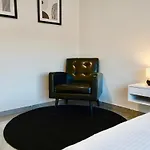 דירה Chic Loft Facing Neo-gothic Church *