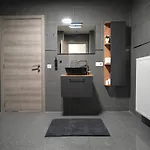 Chic Loft Facing Neo-gothic Church דירה גנט