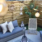 דירה Chic Loft Facing Neo-gothic Church גנט