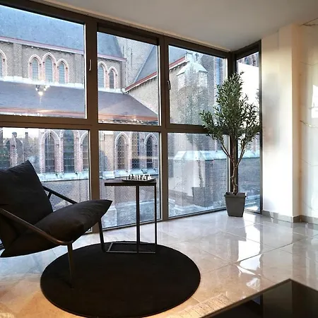 Chic Loft Facing Neo-gothic Church דירה *