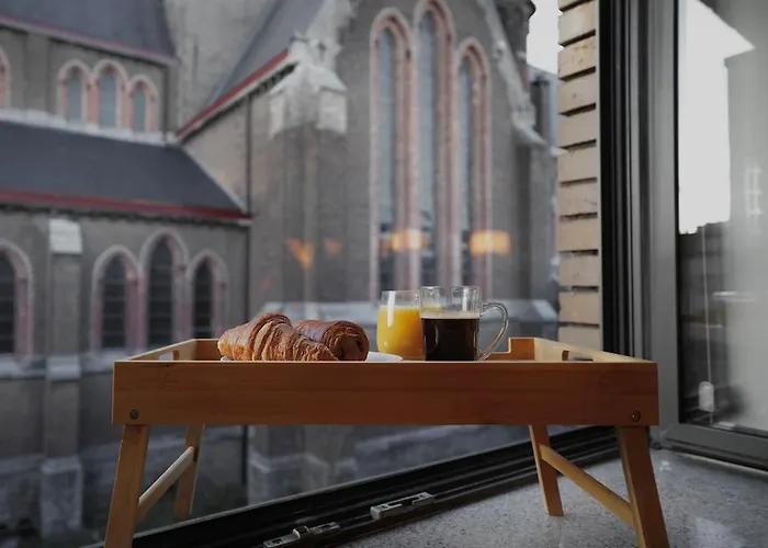 Апартаменти Chic Loft Facing Neo-gothic Church