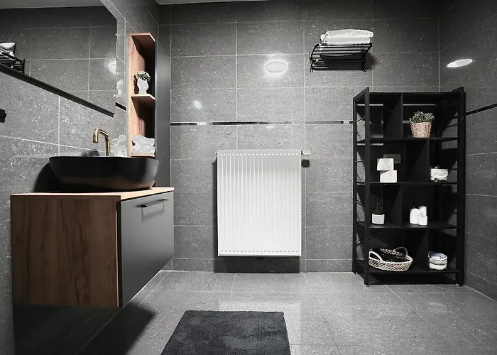 Chic Loft Facing Neo-gothic Church 아파트