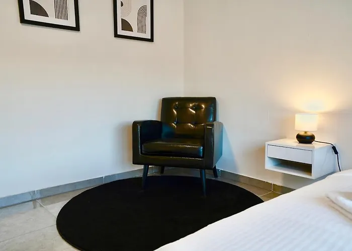 아파트 Chic Loft Facing Neo-gothic Church *