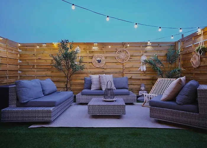 Chic Loft Facing Neo-gothic Church 아파트 헨트